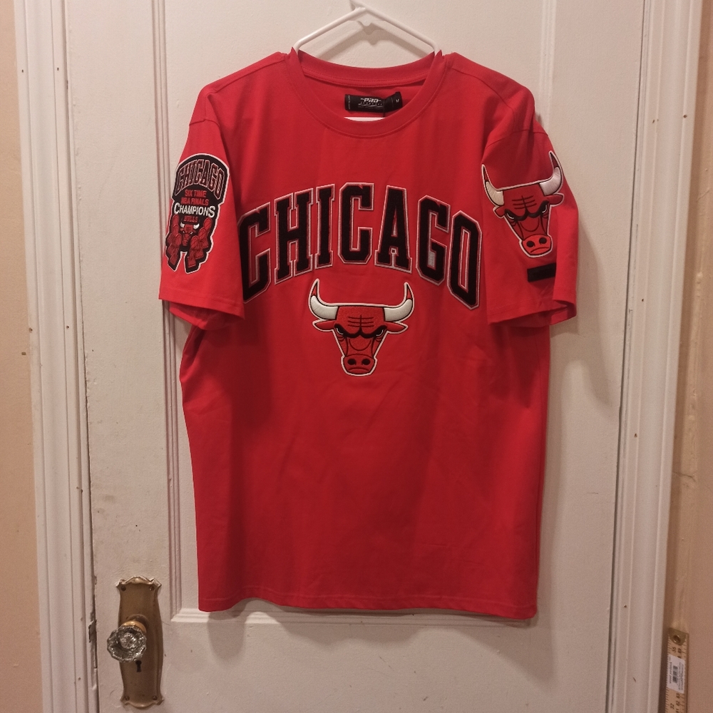 Pro Chicago bulls pullover short sleeve  t-shirt. Size medium